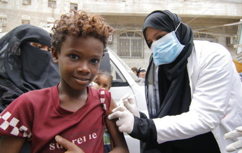 Grupa VAPF i UNICEF España zjednoczeni w kampanii szczepień (Małe rozwiązania), aby chronić najsłabsze dzieci.